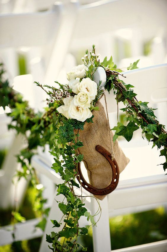 horse-shoe-decor-for-aisle-or-rain-day-indoor-arch